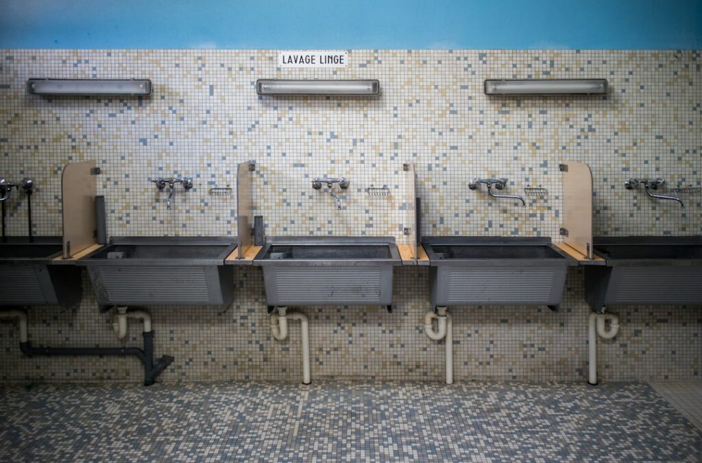 Utility Sink Size: Standard Dimensions for Laundry Rooms